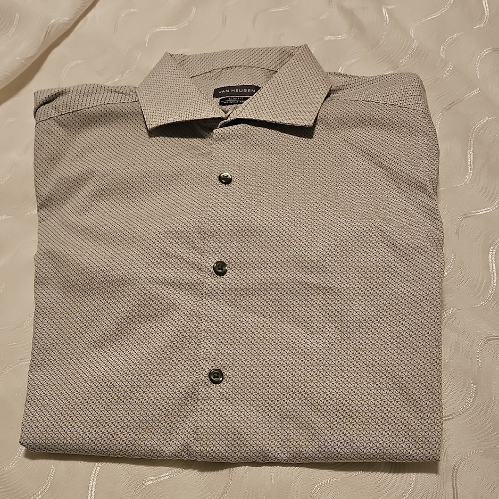 Van Heusen Men's Black and White Button Down Shirt 15 1/2 32/33 Medium Slim Fit